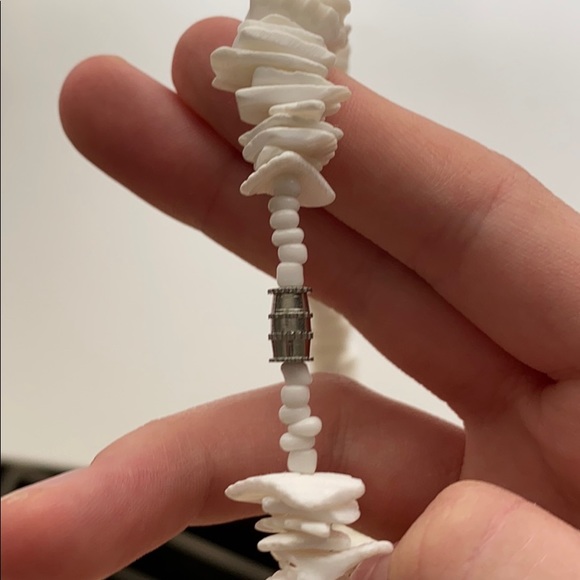 Shell necklace - Picture 3 of 5